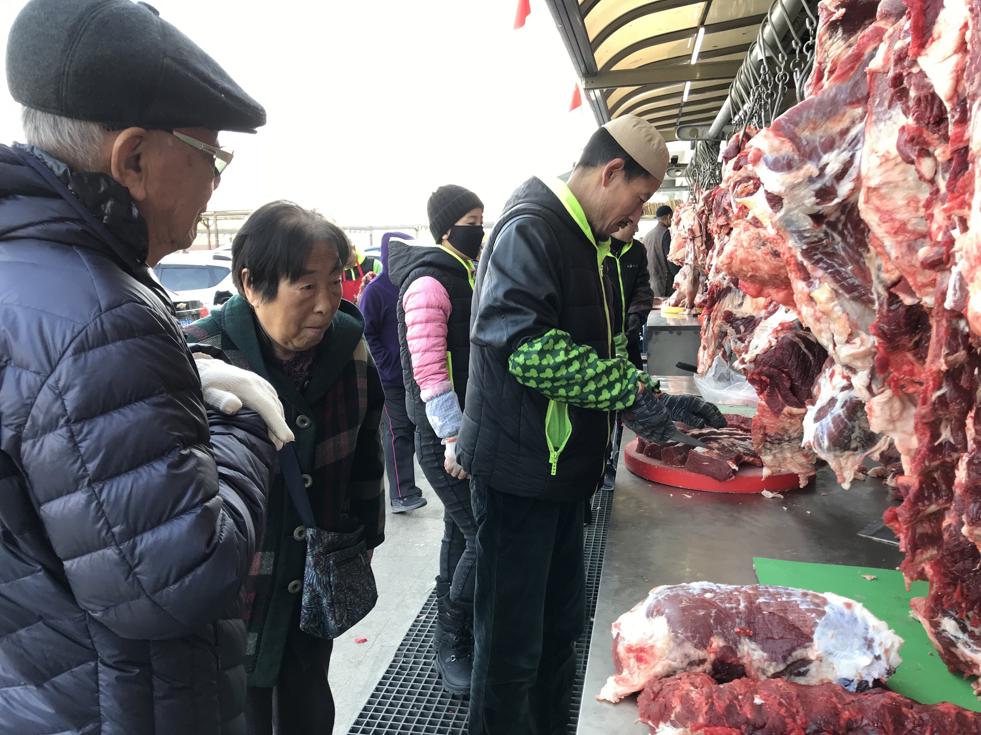 严查牛羊肉"瘦肉精",30批次样品已送检,半岛记者直击清真食品专项抽检