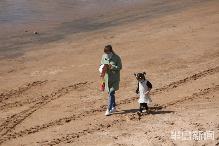 「栈桥」栈桥人不少，六浴已开放