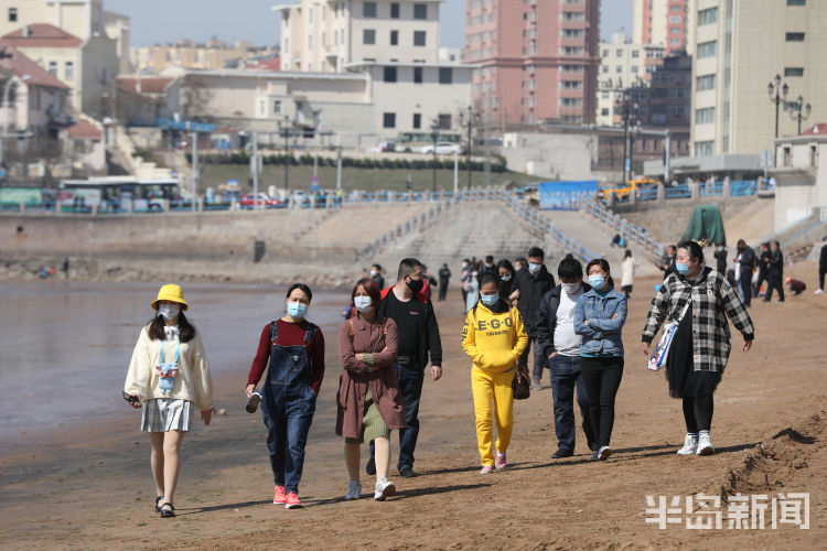 「栈桥」栈桥人不少，六浴已开放