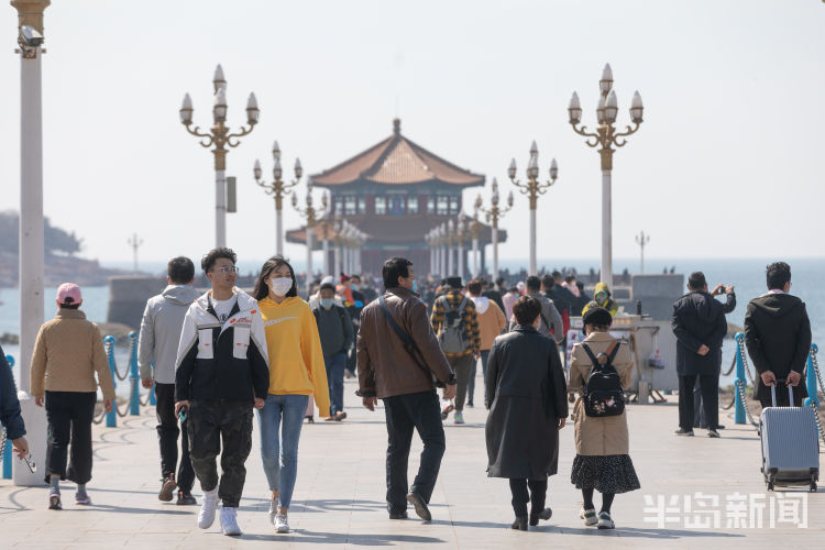 「栈桥」栈桥人不少，六浴已开放