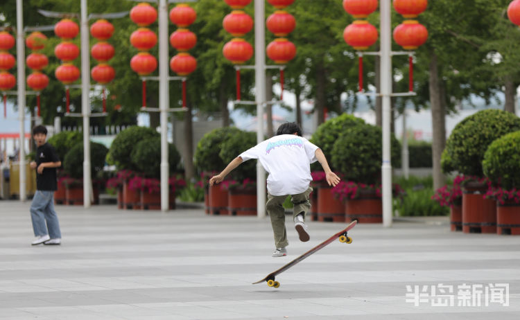 滑板少年酷！滑板少年