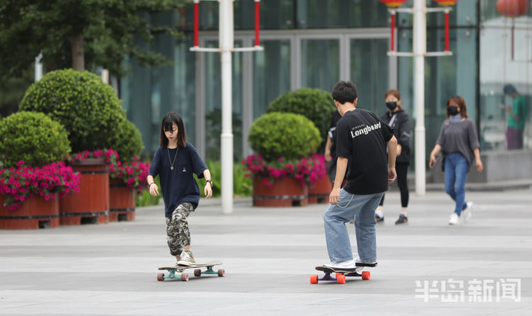 滑板少年酷！滑板少年