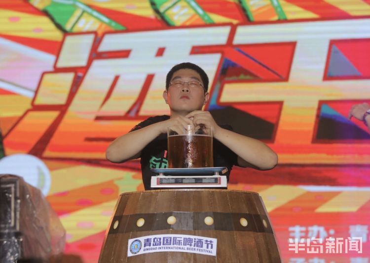 酒王|是他是他还是他！啤酒节酒王争霸决赛举行，任光超问鼎“十冠王”