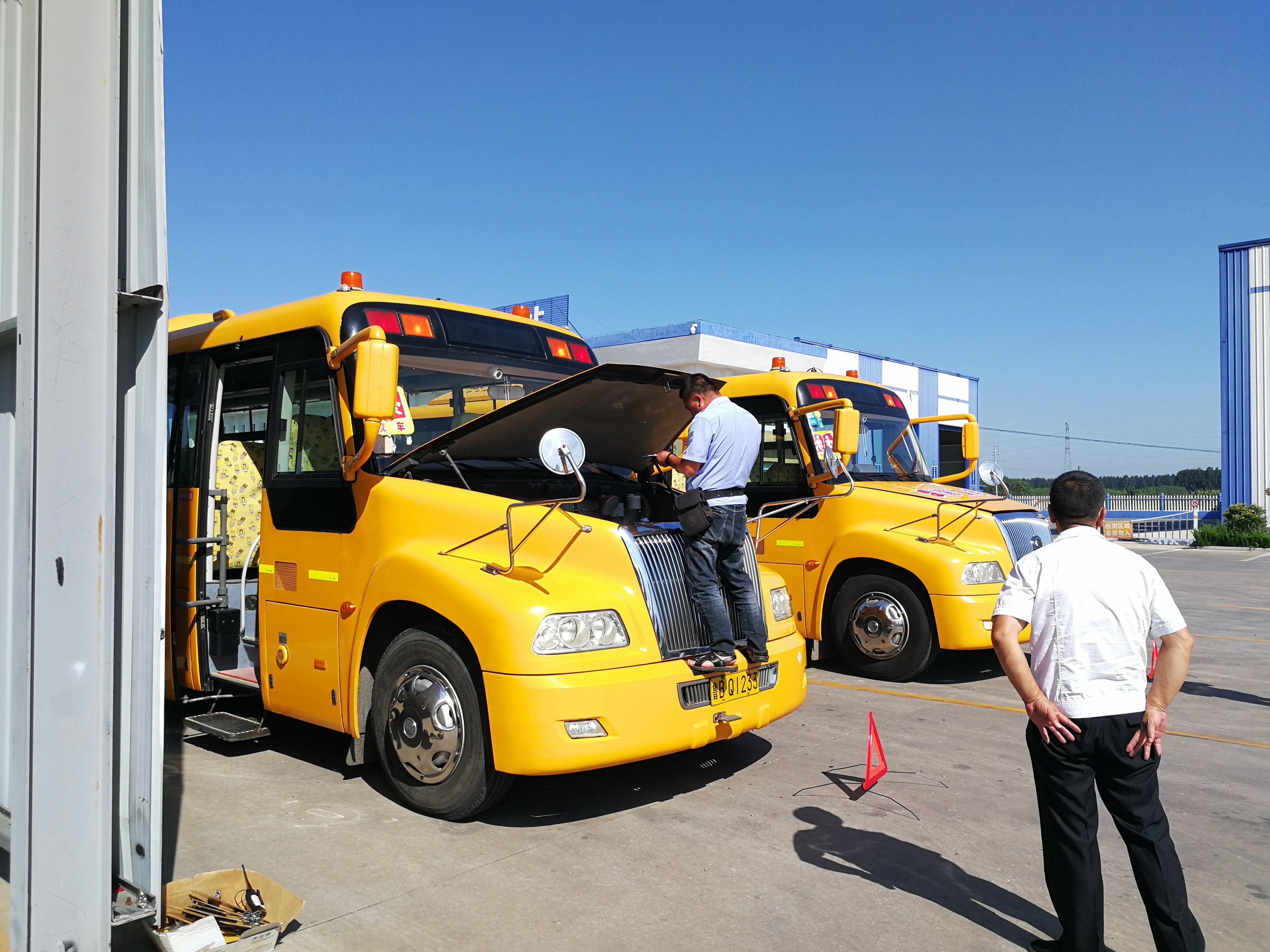 迎开学黄岛126部大鼻子校车全部体检