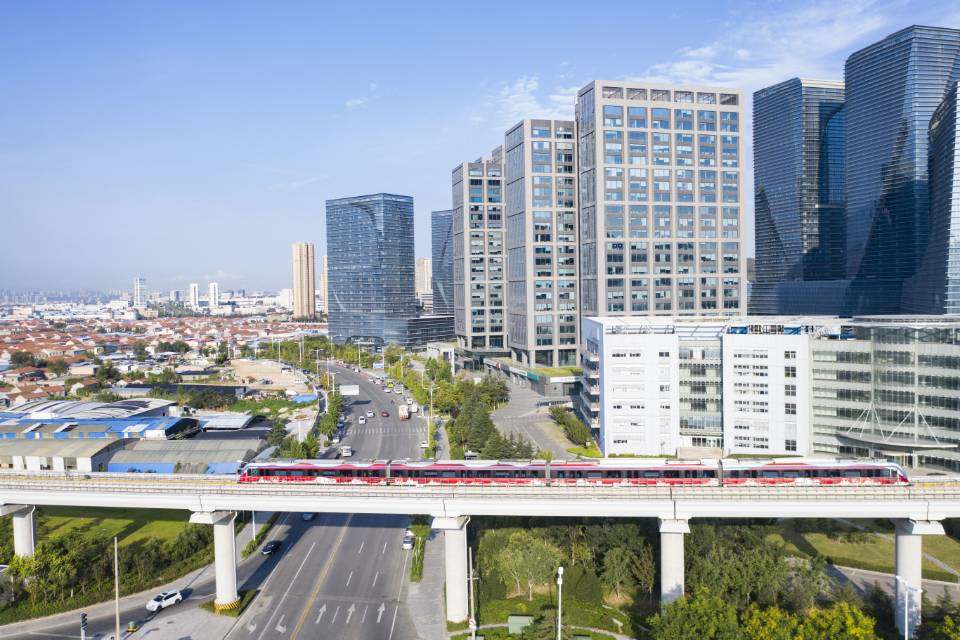 全国首列!"国庆号"列车在青岛最美地铁线开跑,有颜值有内涵,快去体验!