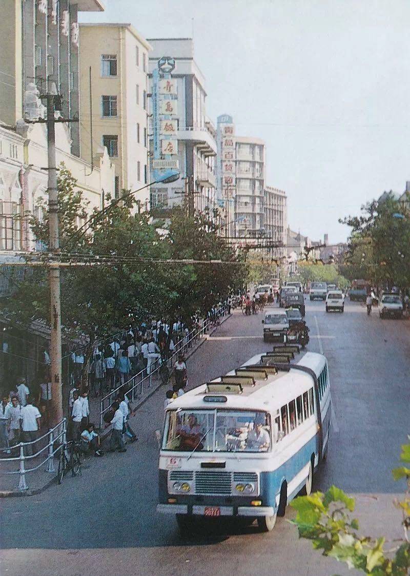这条沿海公交线驶过近70年见证青岛公交变迁史