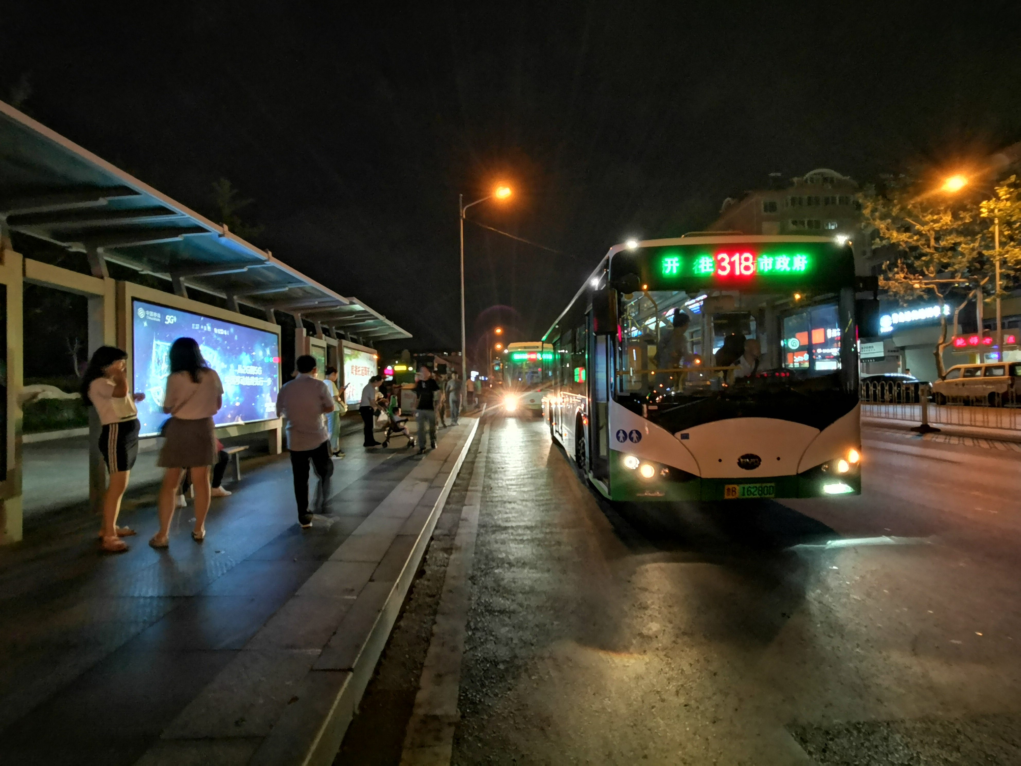 中秋出门访友夜公交加密迎客