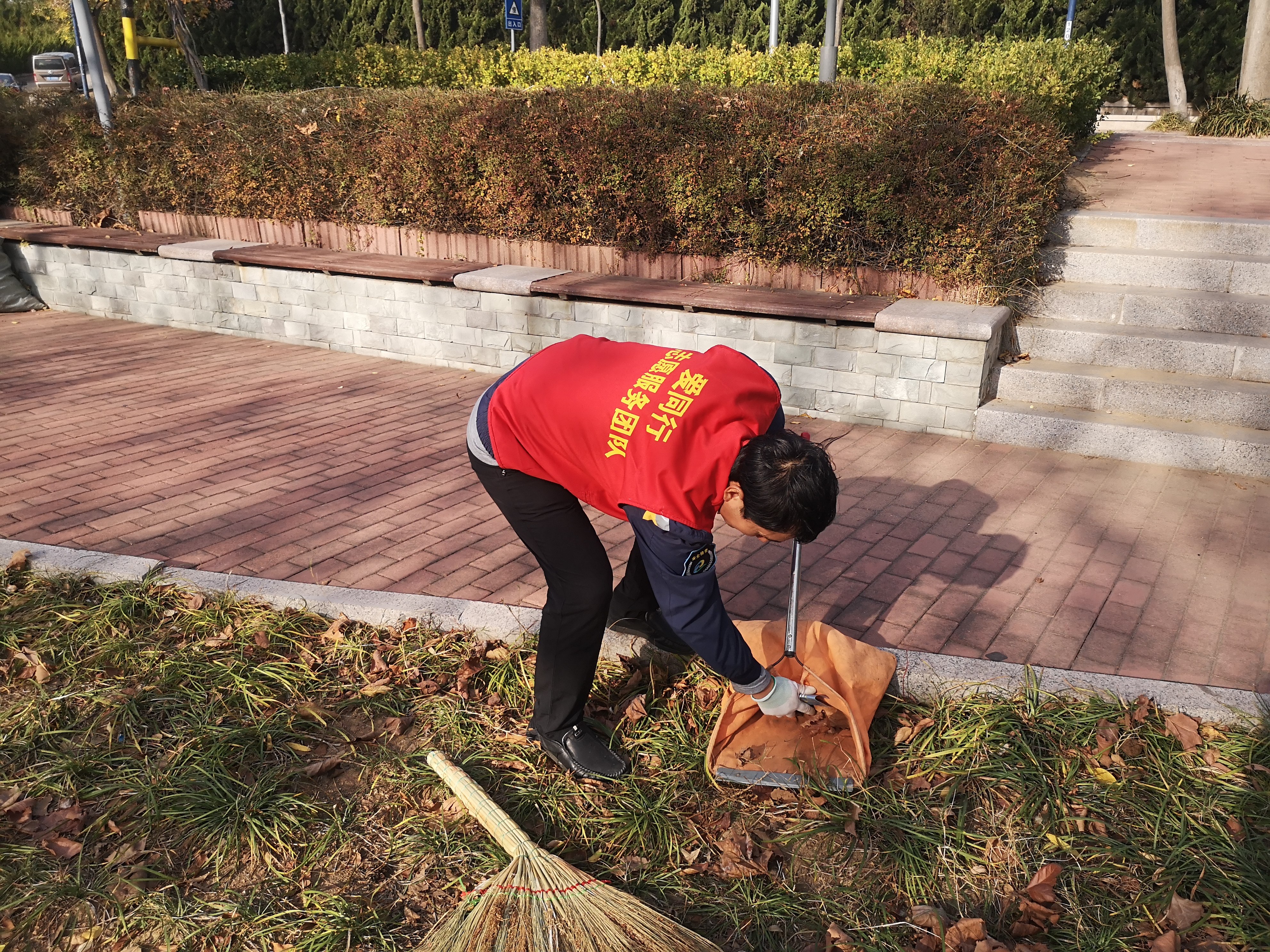 第四分公司的驾驶员,他们在工作之余经常组织参加一些社会公益活动