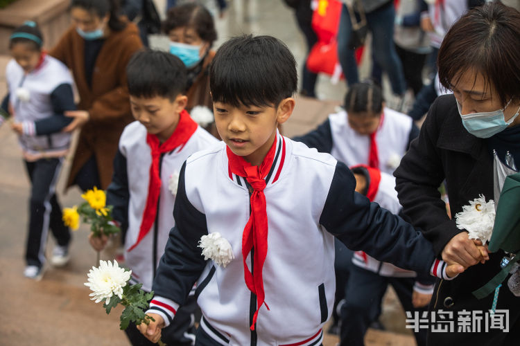 清明时节祭奠英烈