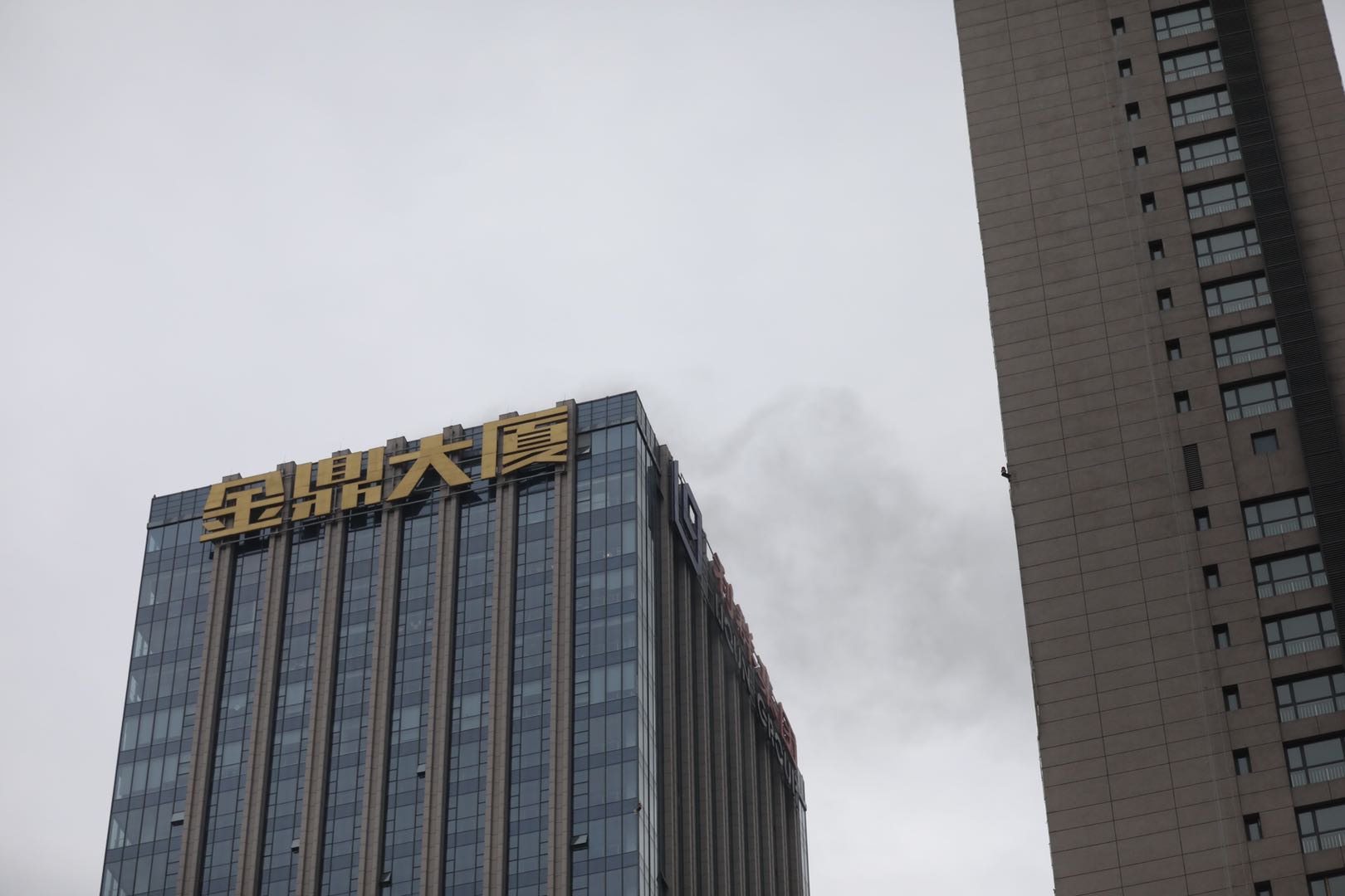 突发崂山金鼎大厦发生火灾多辆消防车赶到多图视频